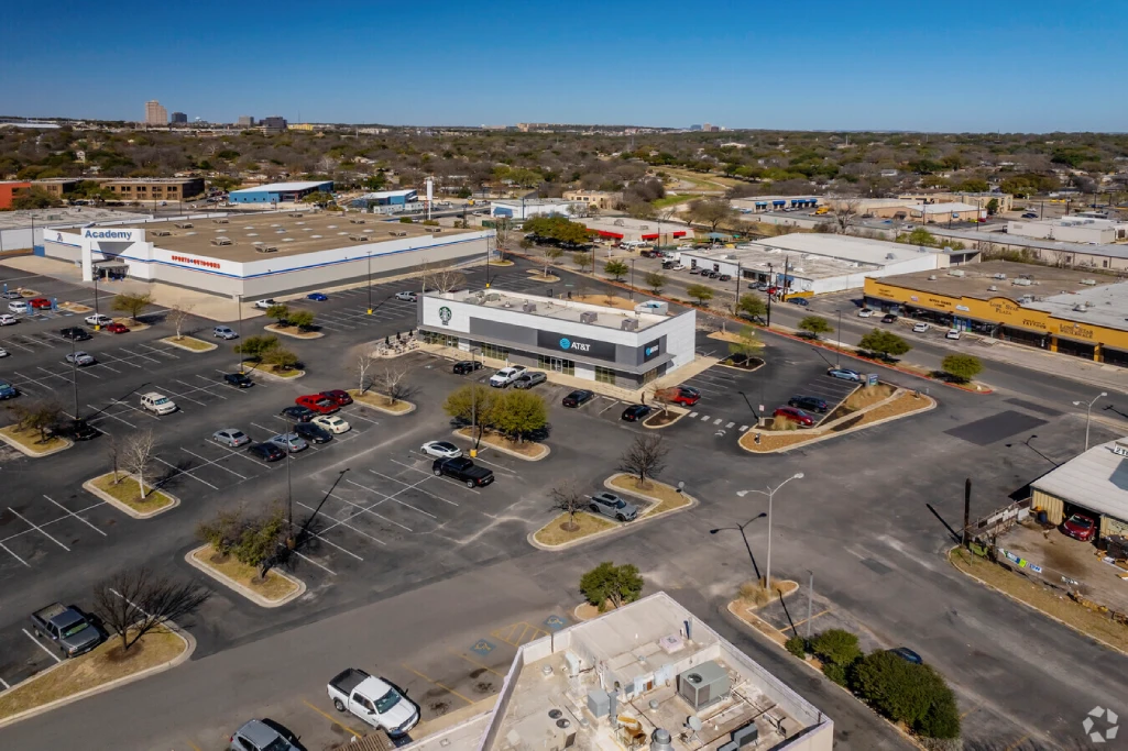 Loop 410 Retail